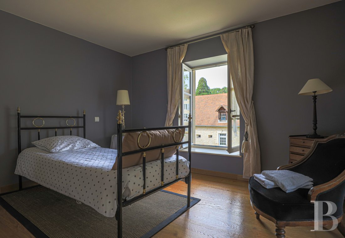 A chateau affiliated with Burgundy's greatest vineyards and permaculture to the south of Beaune - photo  n°31